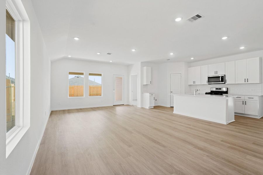 Spacious, unfurnished interior of a new home in Grand Pines, Magnolia (Image 7). Spacious, unfurnished interior of a new home in Grand Pines, Magnolia (Image 7).