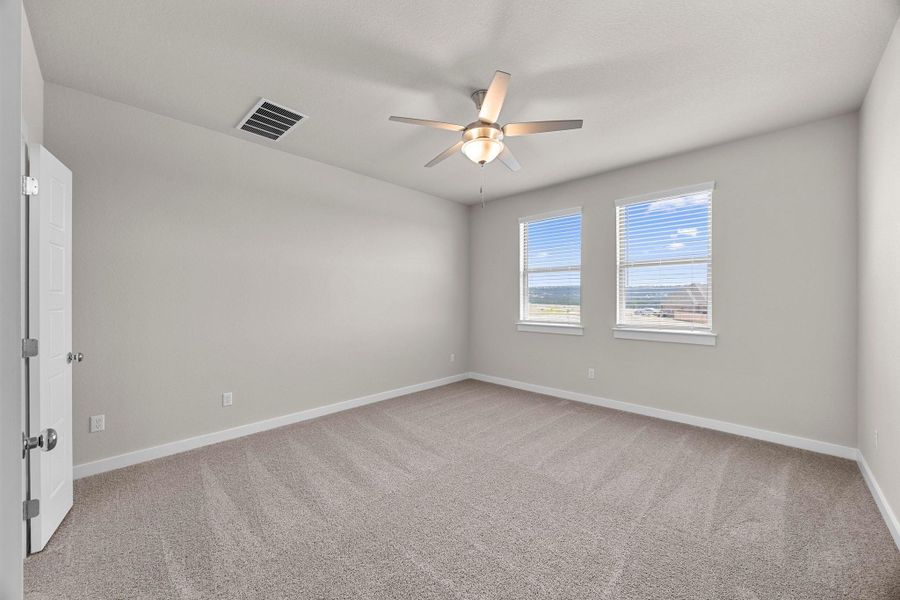 Spacious, unfurnished interior of a new home in Lakeside at Tessera, Lago Vista (Image 20).