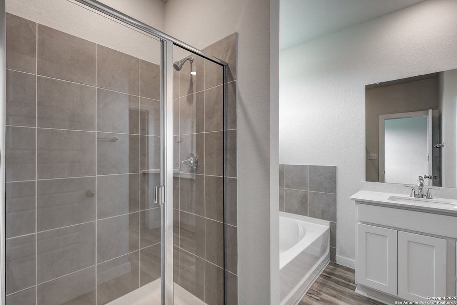 Furnished interior view inside a new home in Cinco Lakes, San Antonio (Image 6).