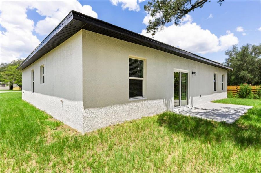 Exterior details and patio area of a home in , Ocala (Image 3).