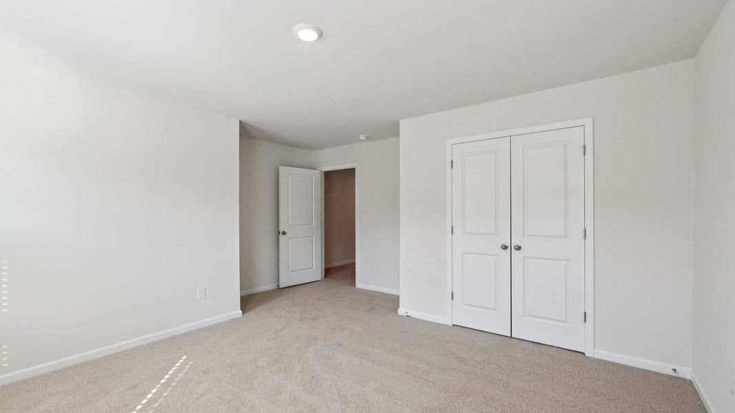 Spacious, unfurnished interior of a new home in Blackstone Bay Townhomes, Sherrills Ford (Image 21).