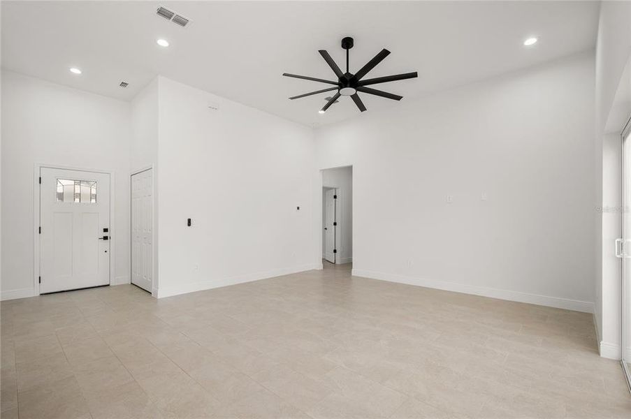 Spacious, unfurnished interior of a new home in , Orange City (Image 29).