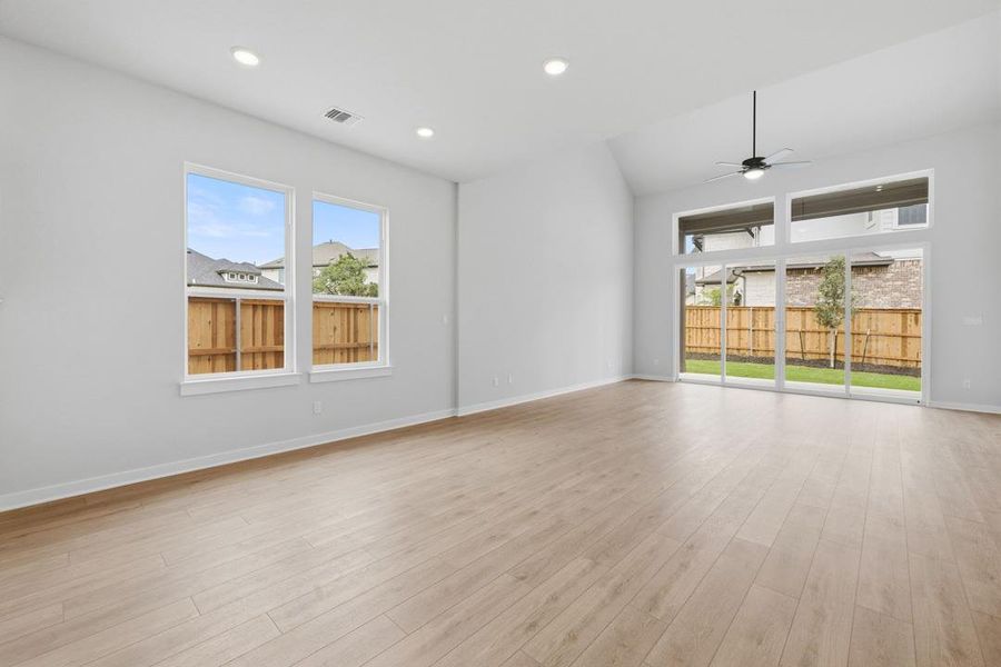 Spacious, unfurnished interior of a new home in Heritage, Dripping Springs (Image 17).