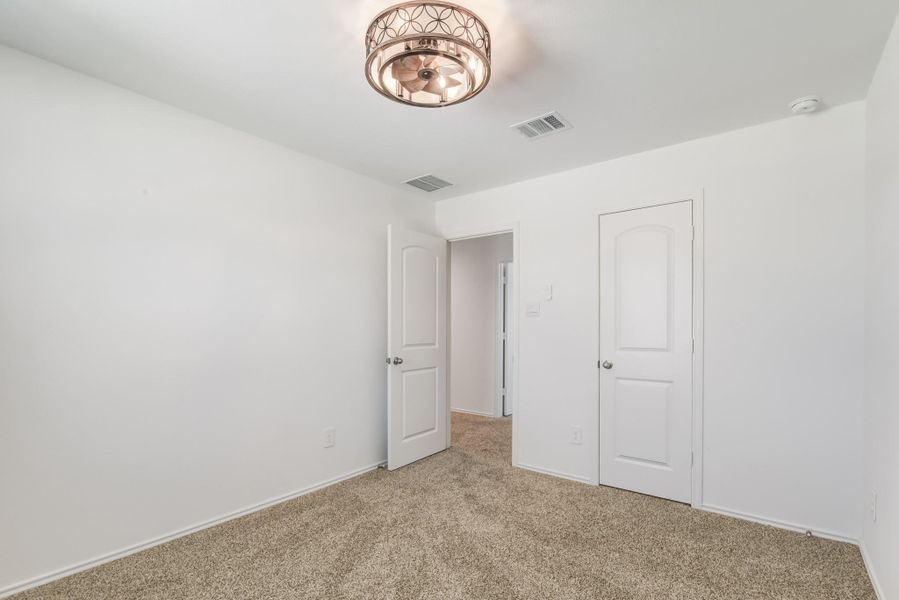 Spacious, unfurnished interior of a new home in River Ranch Meadows, Dayton (Image 31).