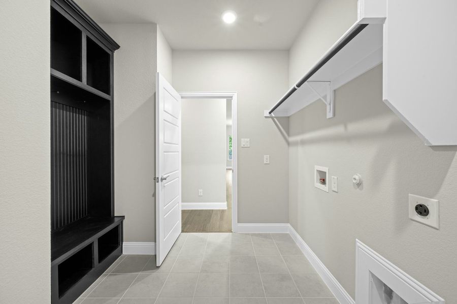 Spacious, unfurnished interior of a new home in Kentsdale Farms, DeSoto (Image 21).