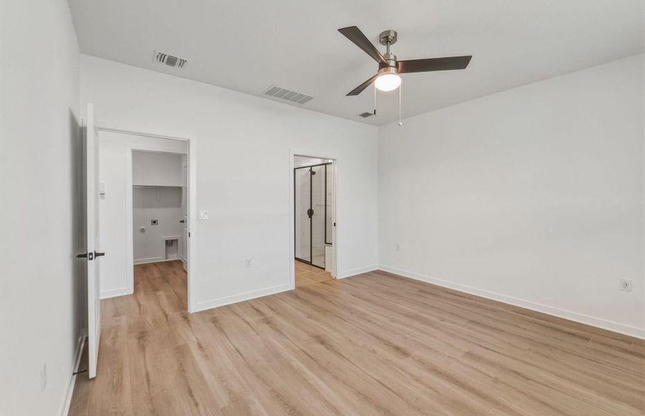 Spacious, unfurnished interior of a new home in Sun City Texas, Georgetown (Image 30).
