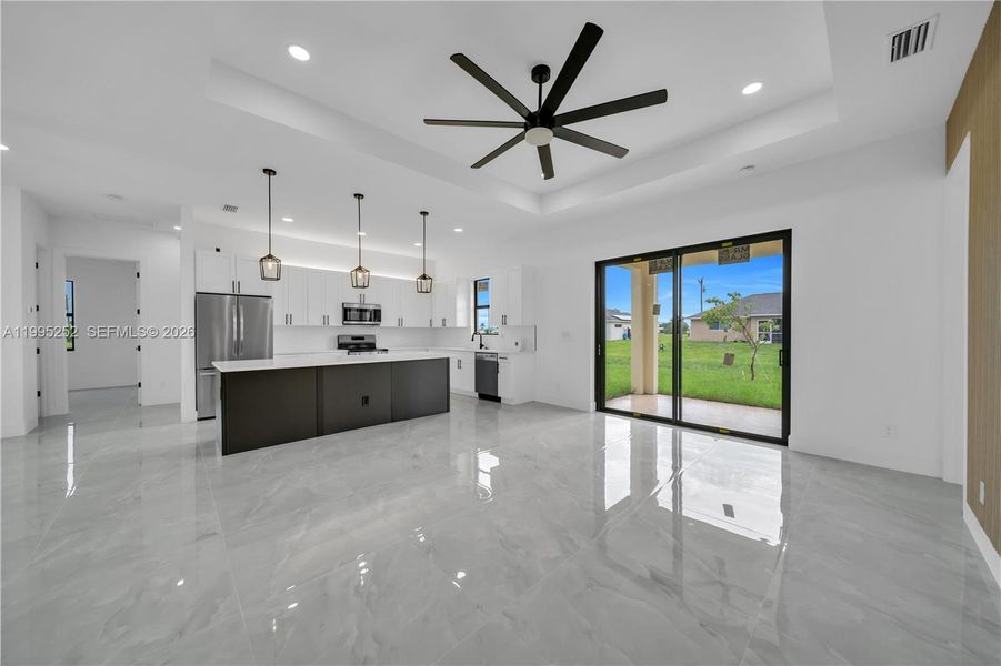 Spacious, unfurnished interior of a new home in , Cape Coral (Image 34).
