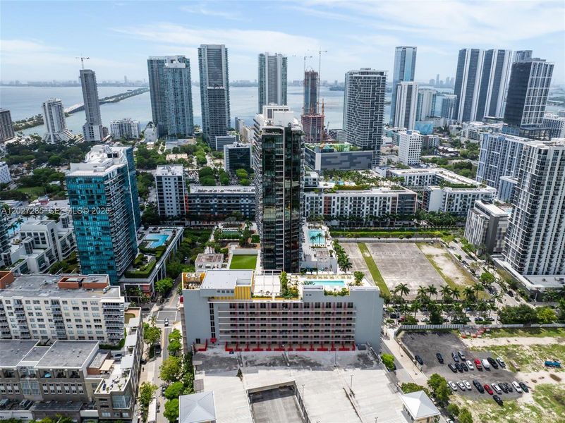 Condo located in Miami, FL showcasing its design and architecture (Image 17).