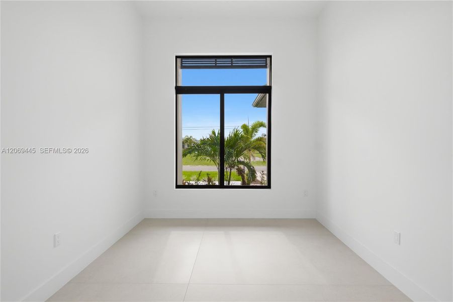 Versatile private office with abundant natural light, ideal for working from home. Versatile private office with abundant natural light, ideal for working from home.