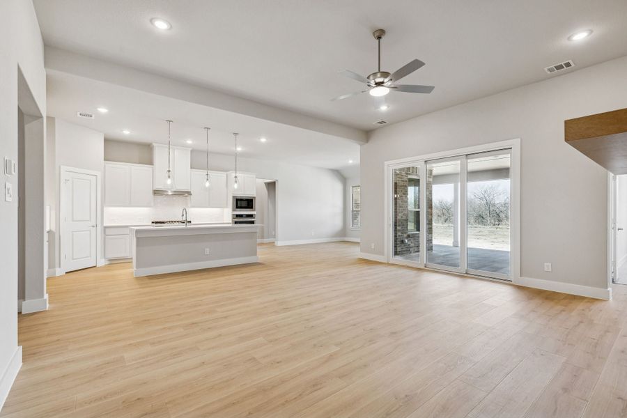 Representative unfurnished interior of a home built from the Halsted by Centre Living Homes in Ellis Ranch Estates, Waxahachie (Image 16).