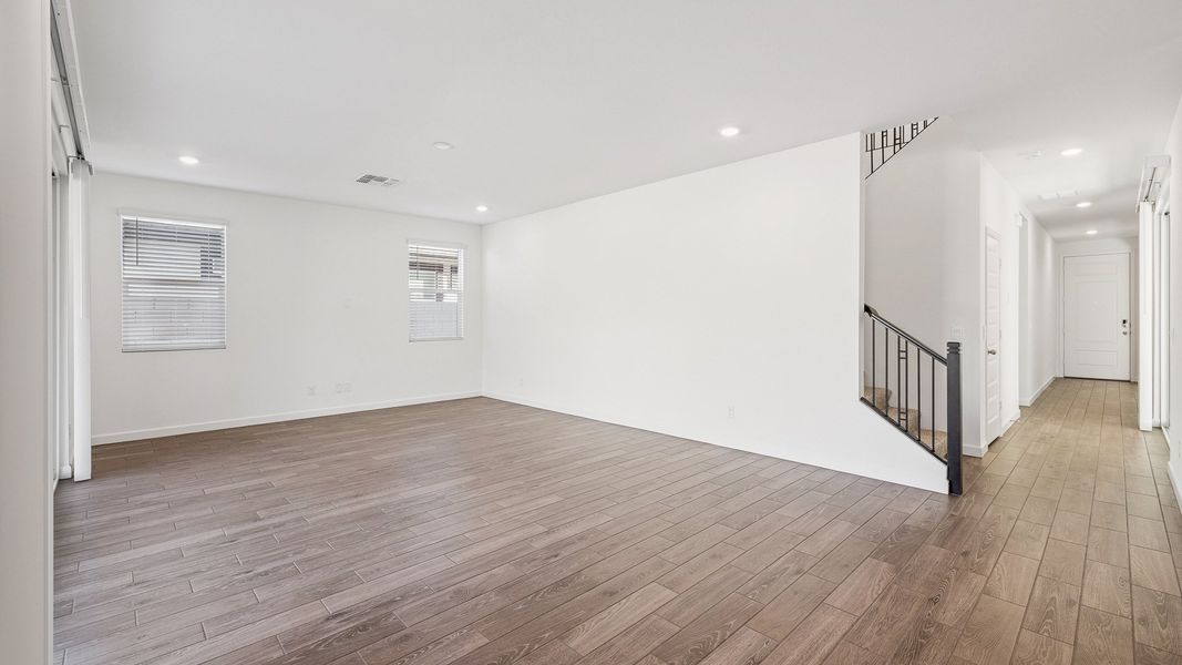 Spacious, unfurnished interior of a new home in Apache Farms, Buckeye (Image 21).