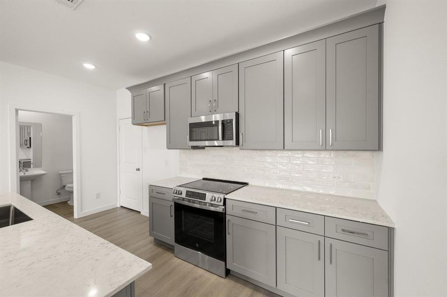 5708 Lakeview- Primary Suite-4