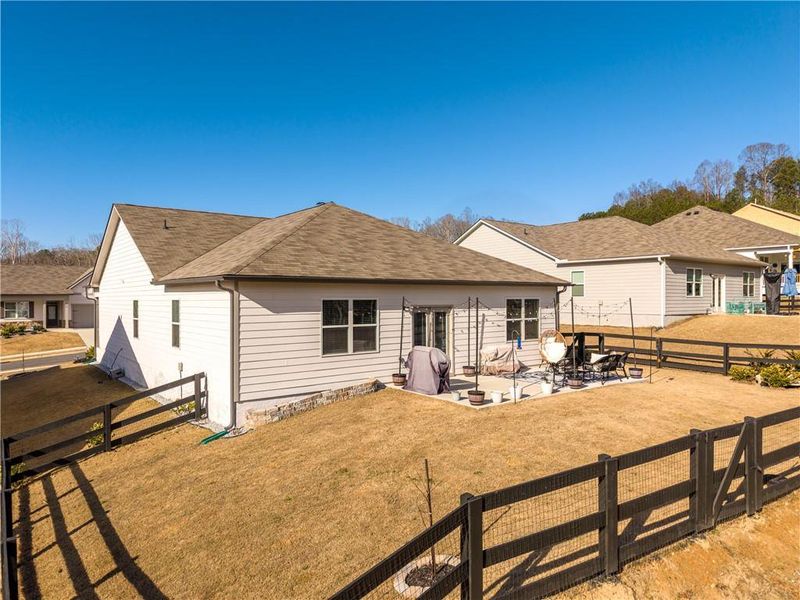 Exterior details and patio area of a home in Lost Creek, Dallas (Image 31).