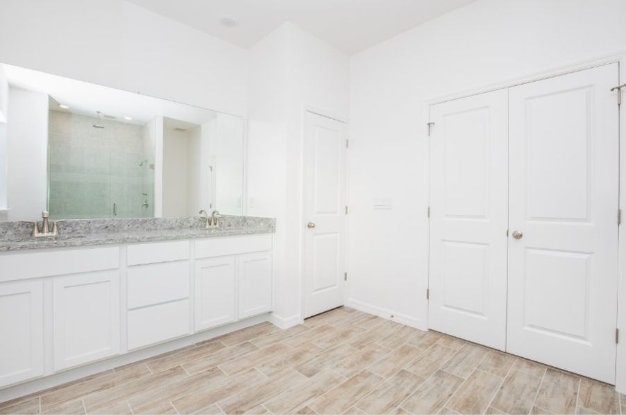 Furnished interior view inside a new home in Cape Coral, Cape Coral (Image 8).