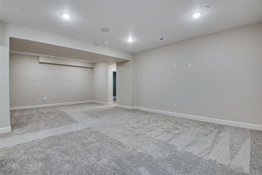 Spacious, unfurnished interior of a new home in Reunion Ridge, Commerce City (Image 33).