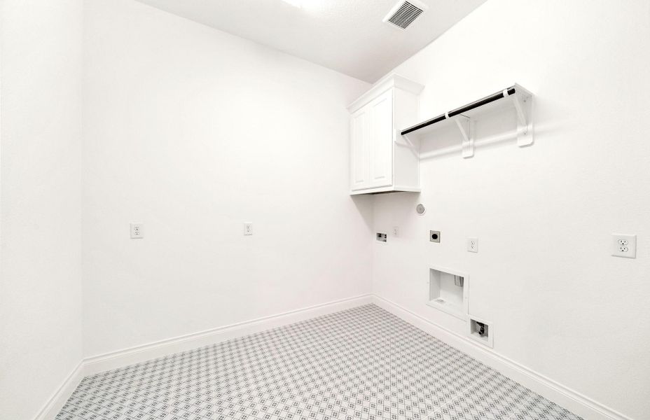 Spacious, unfurnished interior of a new home in Bridgeland 60′, Cypress (Image 21).