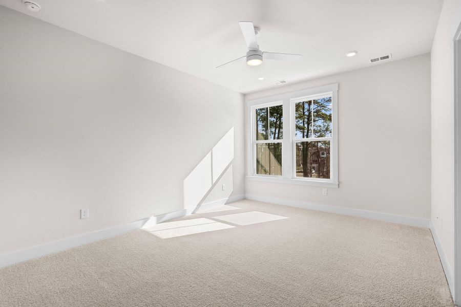 Spacious, unfurnished interior of a new home in Harbor Oaks Marina, Myrtle Beach (Image 24).