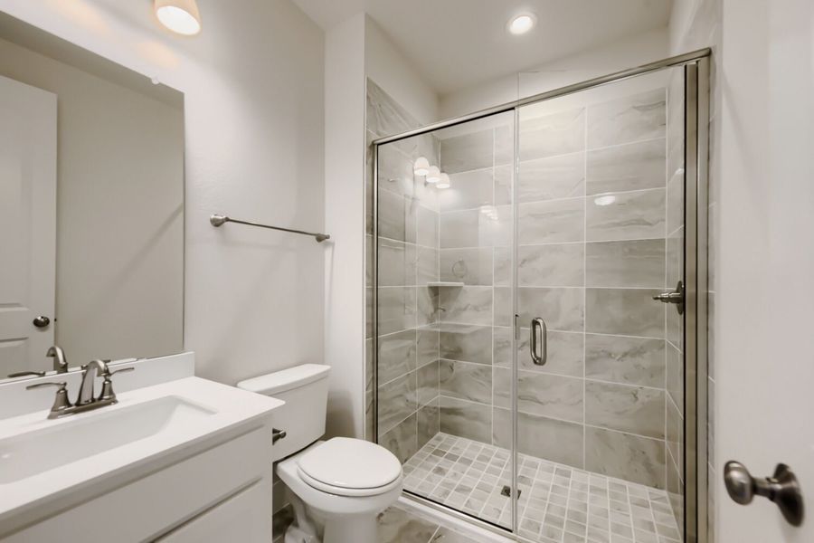 11404 Jackaloe - Full Bathroom