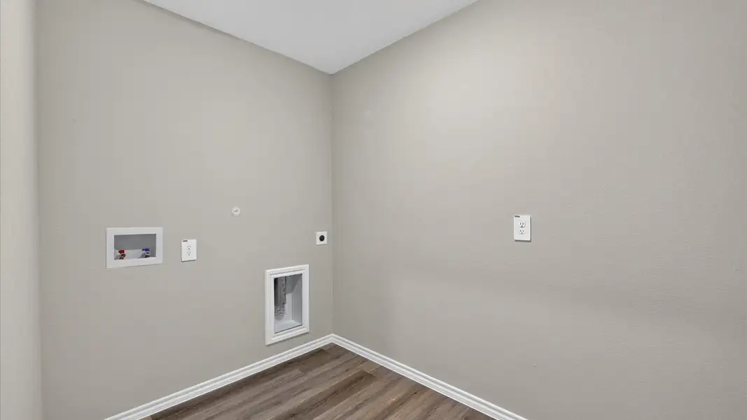 Spacious, unfurnished interior of a new home in The Hills at Reunion, Newark (Image 36).