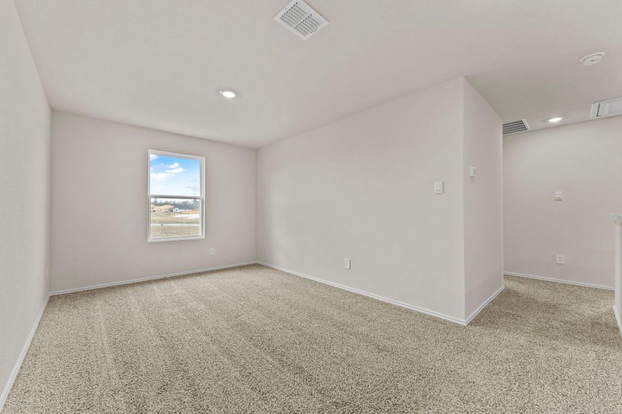 Spacious, unfurnished interior of a new home in Bollinger, Uhland (Image 13).