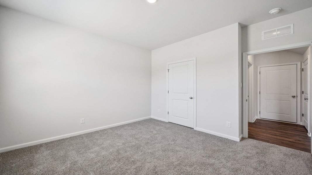 Spacious, unfurnished interior of a new home in Tooley Harbor, Elizabeth City (Image 20).