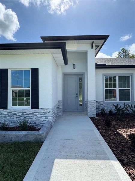 Exterior details and patio area of a home in , Beverly Hills (Image 32).