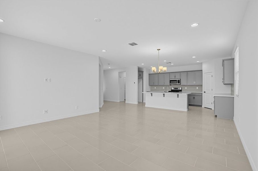 Spacious, unfurnished interior of a new home in Parkside, Avondale (Image 10).