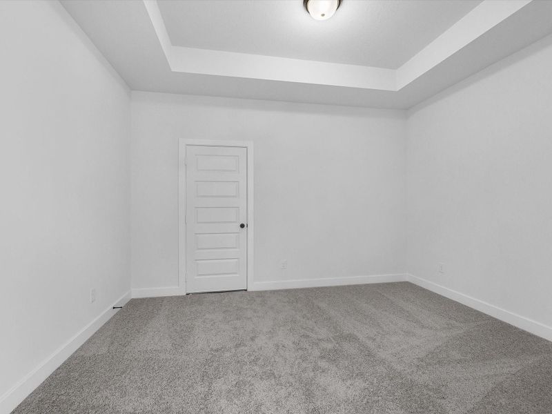 Spacious, unfurnished interior of a new home in Harvest Green, Richmond (Image 10).