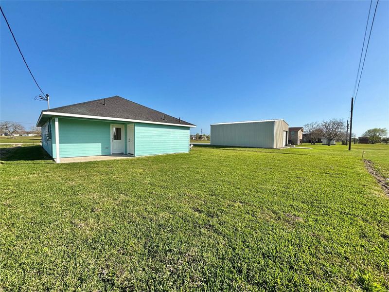 Exterior details and patio area of a home in , Palacios (Image 3).