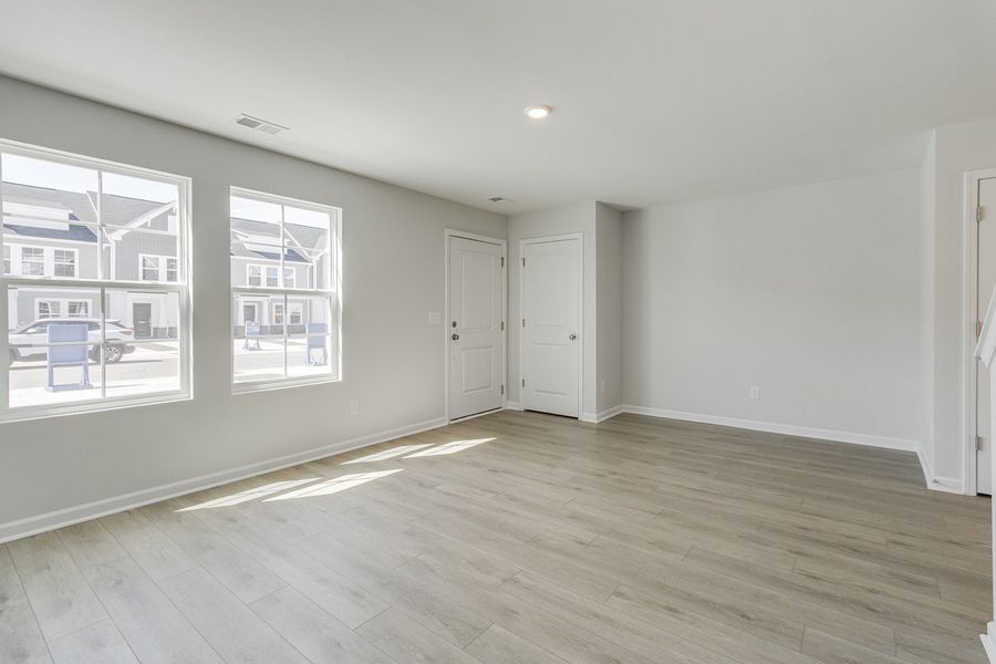 Spacious, unfurnished interior of a new home in Astoria, Columbia (Image 16).