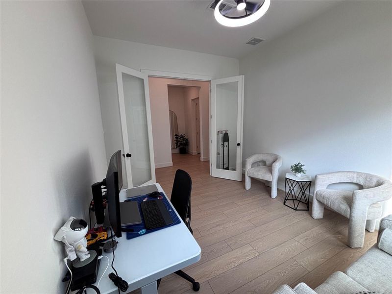 Studio/office.