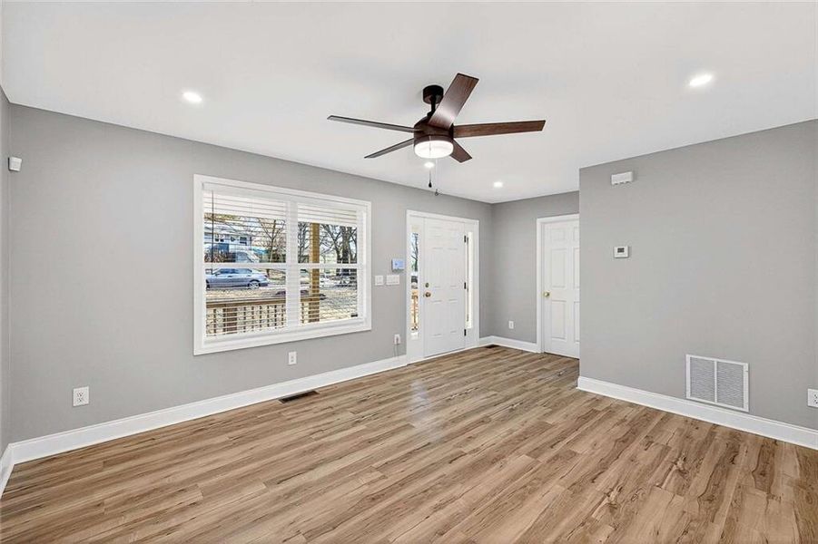 Spacious, unfurnished interior of a new home in , Atlanta (Image 14).