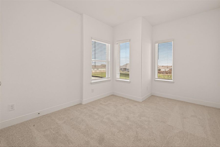 Spacious, unfurnished interior of a new home in Lago Mar, Texas City (Image 23).