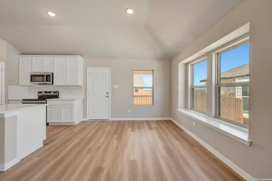 Spacious, unfurnished interior of a new home in Greenspoint Heights, Seguin (Image 27).