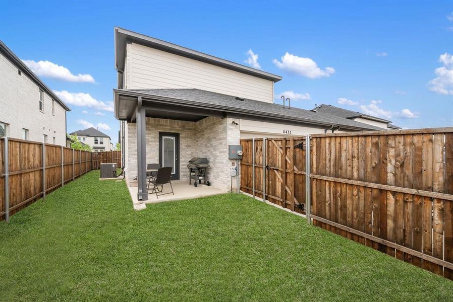 Exterior details and patio area of a home in , Frisco (Image 4).