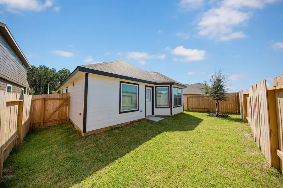 Exterior details and patio area of a home in Mackenzie Creek, Conroe (Image 3). Exterior details and patio area of a home in Mackenzie Creek, Conroe (Image 3).