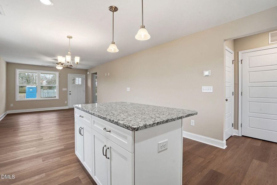 16-web-or-mls-248 Rae St-44