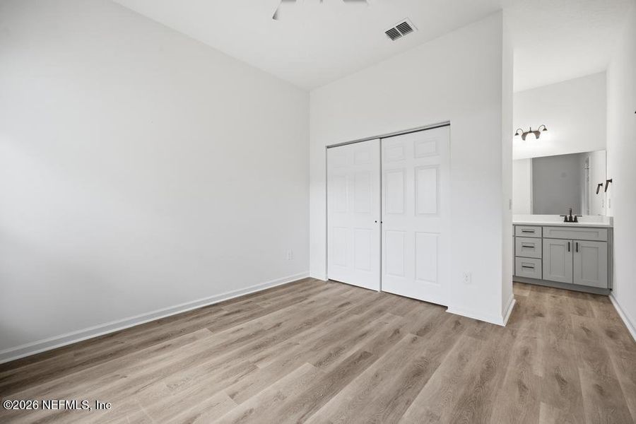 Spacious, unfurnished interior of a new home in , Jacksonville (Image 20).