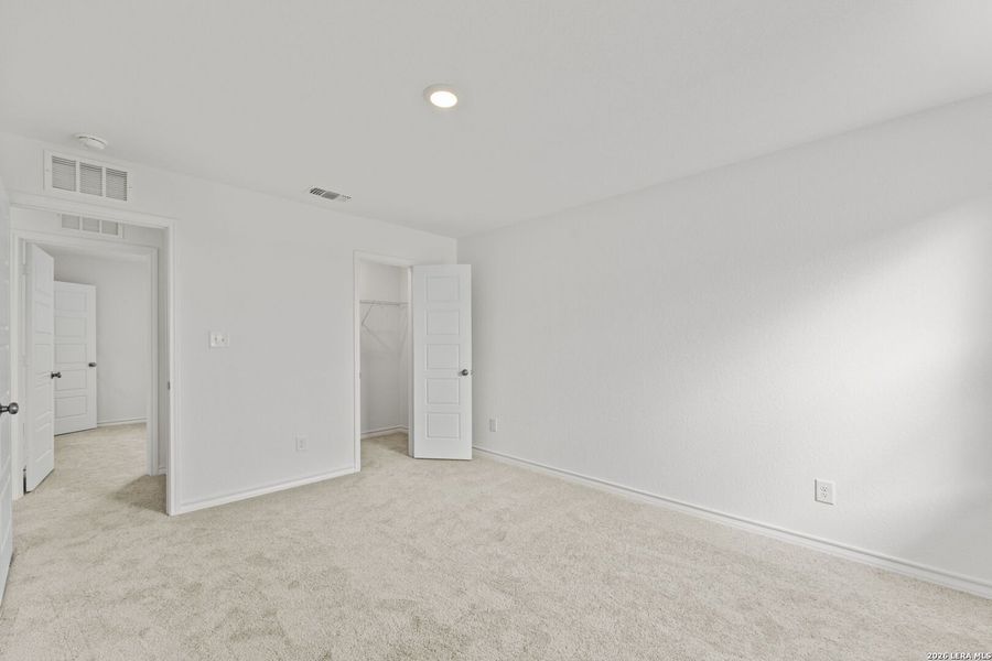 Spacious, unfurnished interior of a new home in Dove Song, Marion (Image 25).