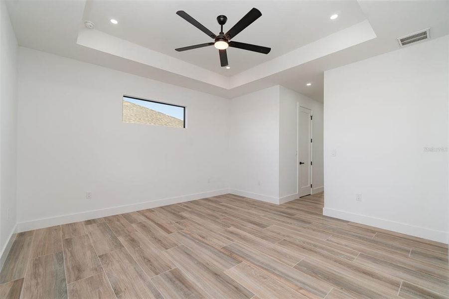 Spacious, unfurnished interior of a new home in , Cape Coral (Image 22).