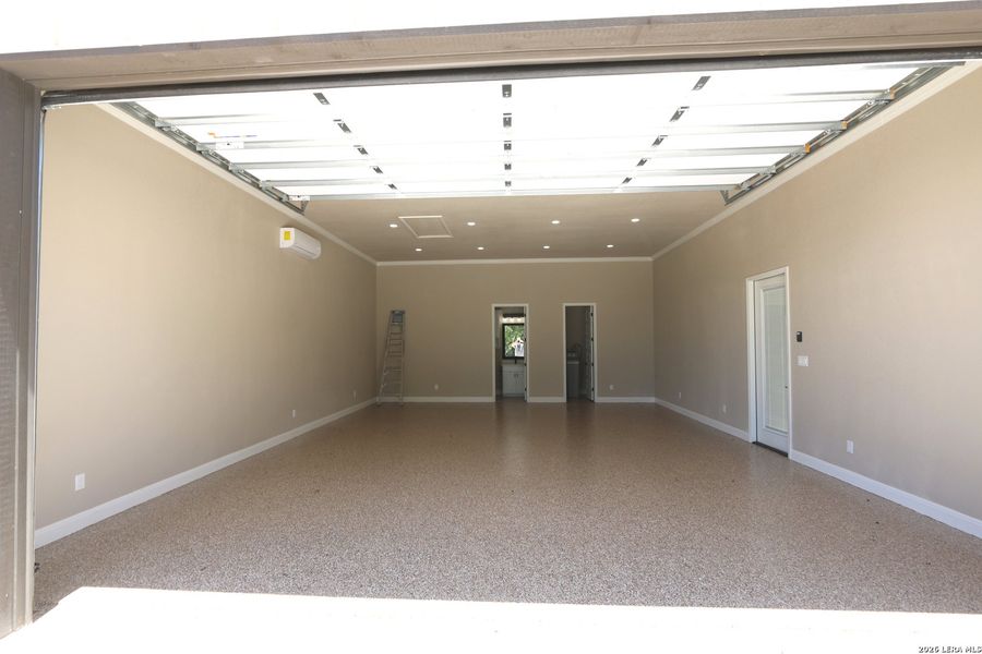 Spacious, unfurnished interior of a new home in , La Vernia (Image 76).