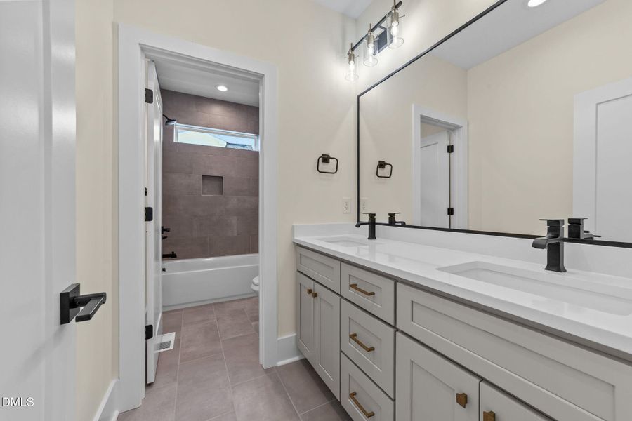 25-web-or-mls-VB4A8043