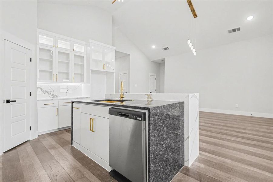 Furnished interior view inside a new home in , Dallas (Image 9).