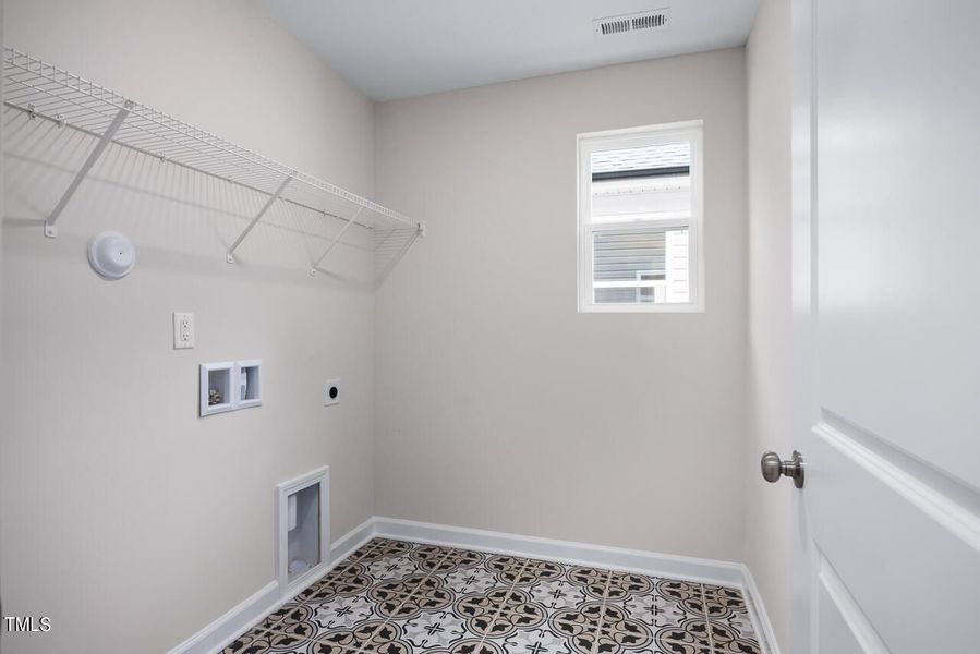 Spacious, unfurnished interior of a new home in Gregory Village, Lillington (Image 65).