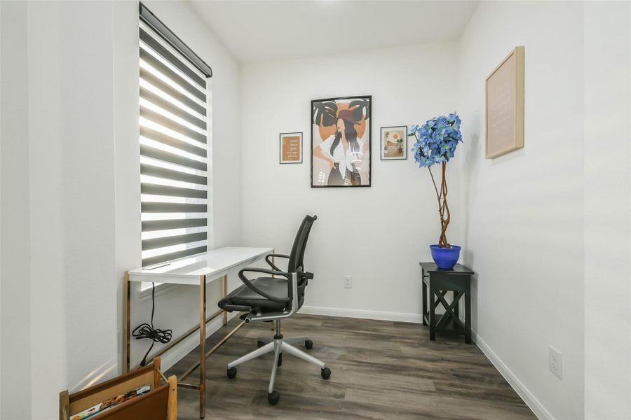 Furnished interior view inside a new home in , Baytown (Image 22).