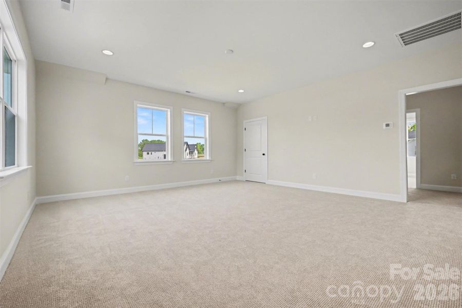 Spacious, unfurnished interior of a new home in Edmunds Farm, Clover (Image 33).