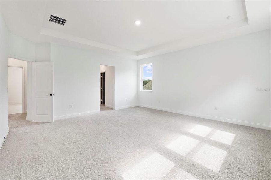 Spacious, unfurnished interior of a new home in Estates at Lake Jesup, Sanford (Image 21).