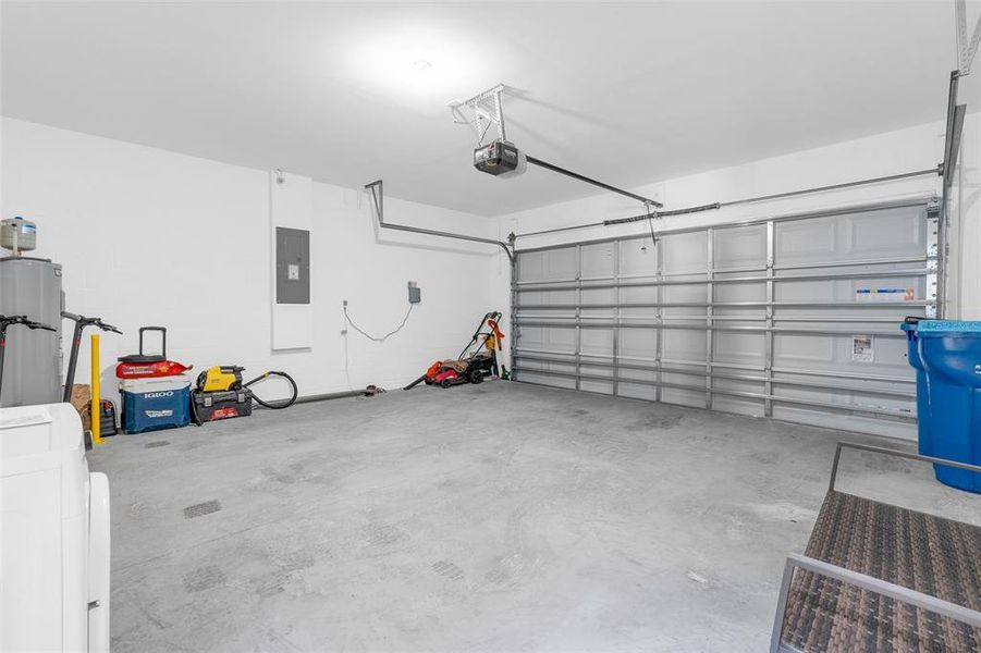 Spacious, unfurnished interior of a new home in Cypress Park Estates, Haines City (Image 23).