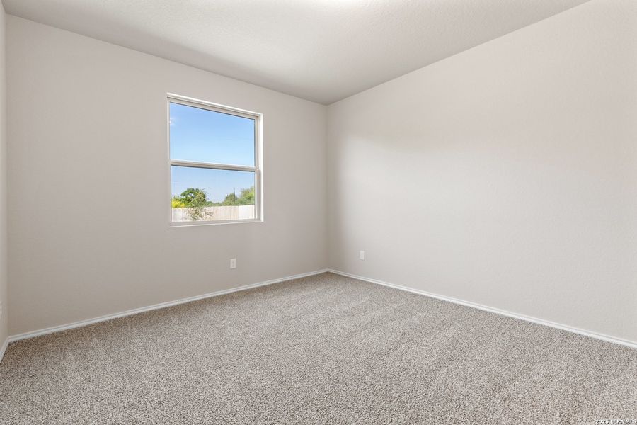 Spacious, unfurnished interior of a new home in Blue Ridge Ranch, San Antonio (Image 12).