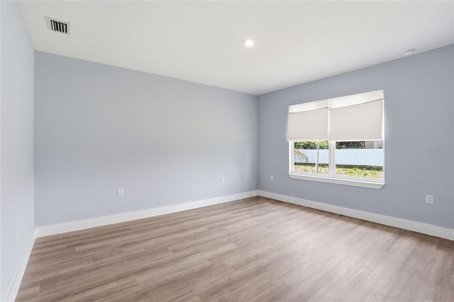 Spacious, unfurnished interior of a new home in , Cape Coral (Image 17).